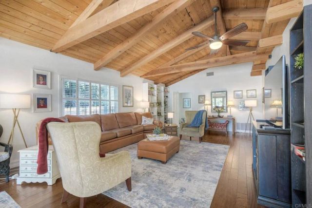 1143 Cypress Dr, Vista, CA 92084