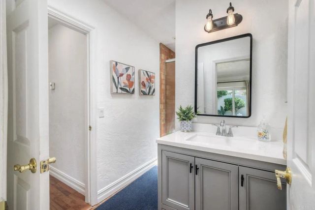 1143 Cypress Dr, Vista, CA 92084