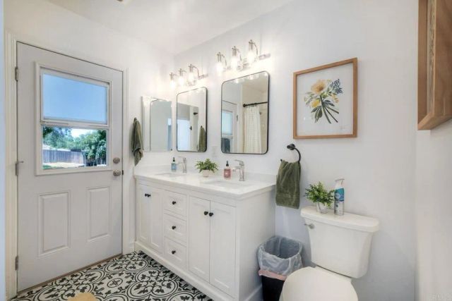 1143 Cypress Dr, Vista, CA 92084
