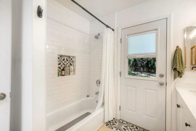 1143 Cypress Dr, Vista, CA 92084