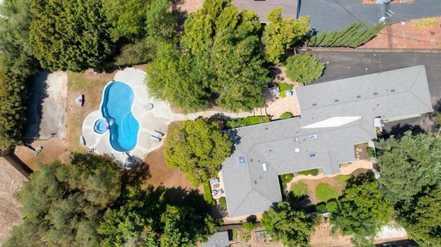 1143 Cypress Dr, Vista, CA 92084