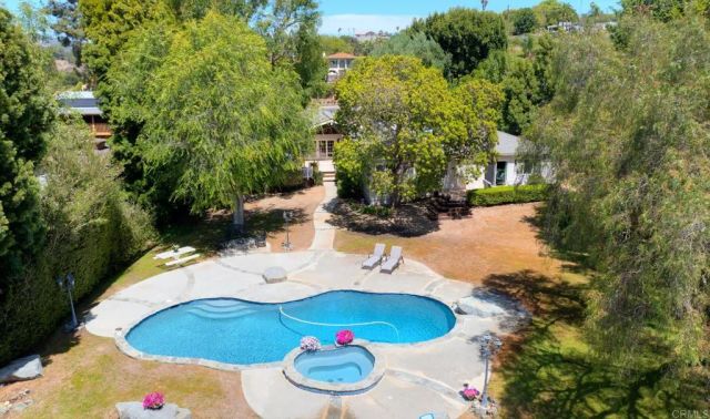 1143 Cypress Dr, Vista, CA 92084