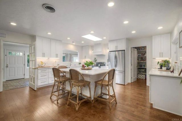 1143 Cypress Dr, Vista, CA 92084