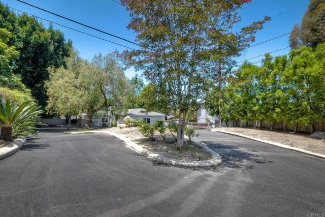 1143 Cypress Dr, Vista, CA 92084