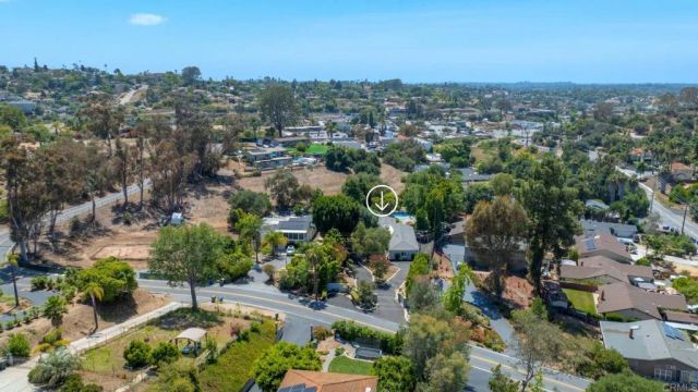 1143 Cypress Dr, Vista, CA 92084