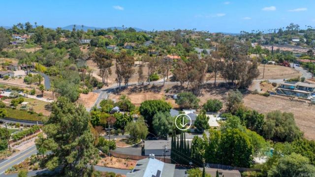1143 Cypress Dr, Vista, CA 92084