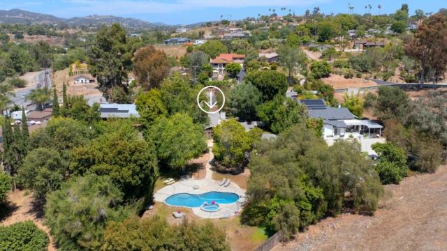 1143 Cypress Dr, Vista, CA 92084