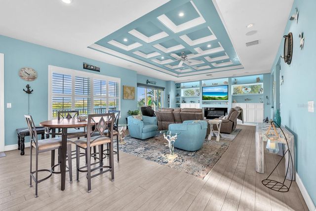 9425 OAK STREET, Riverview, FL 33578