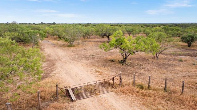 7&8 CR 171, Nixon, TX 78140