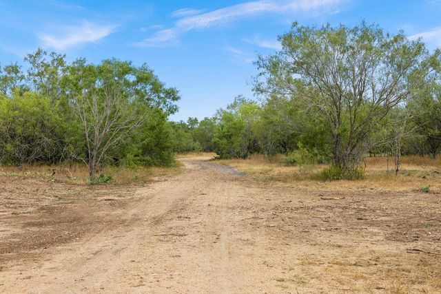 7&8 CR 171, Nixon, TX 78140