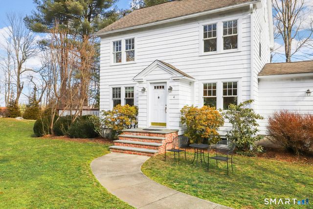 4 Kay Lane, Newtown, CT 06470