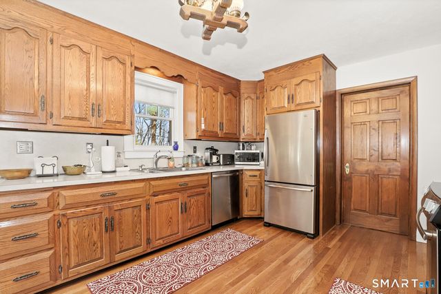 4 Kay Lane, Newtown, CT 06470