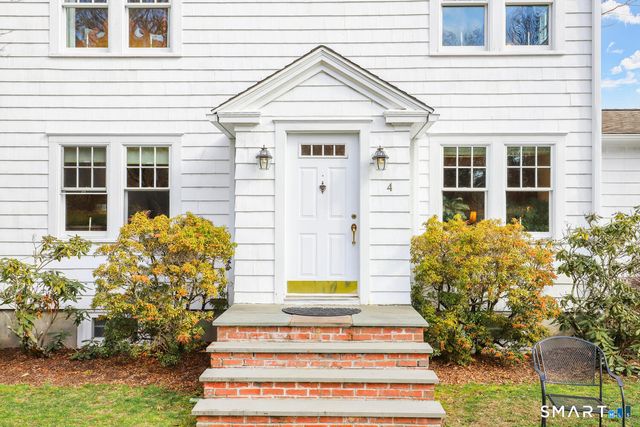 4 Kay Lane, Newtown, CT 06470