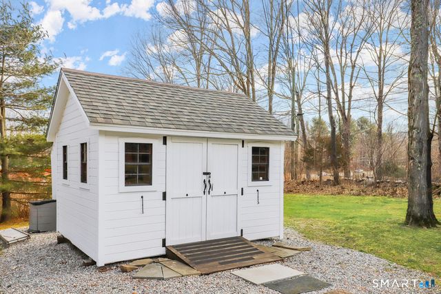 4 Kay Lane, Newtown, CT 06470