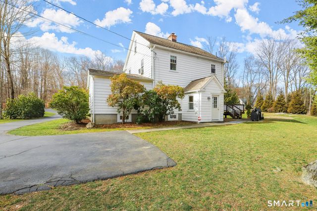 4 Kay Lane, Newtown, CT 06470