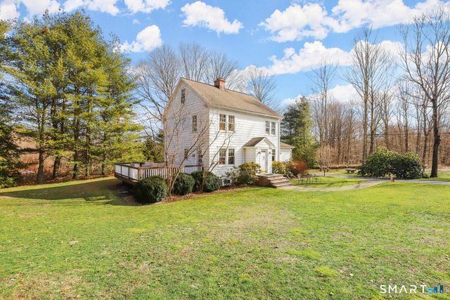 4 Kay Lane, Newtown, CT 06470