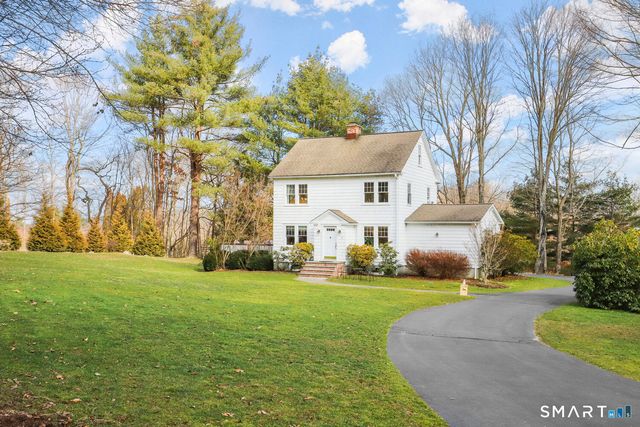 4 Kay Lane, Newtown, CT 06470