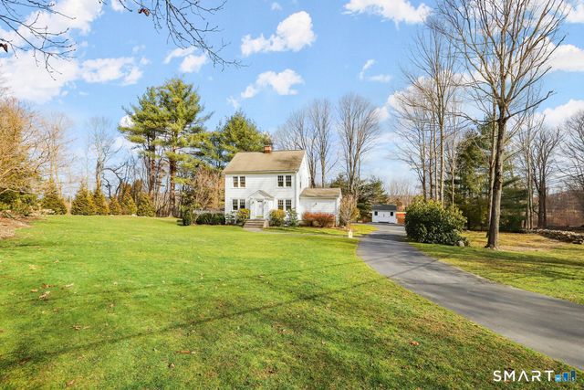 4 Kay Lane, Newtown, CT 06470
