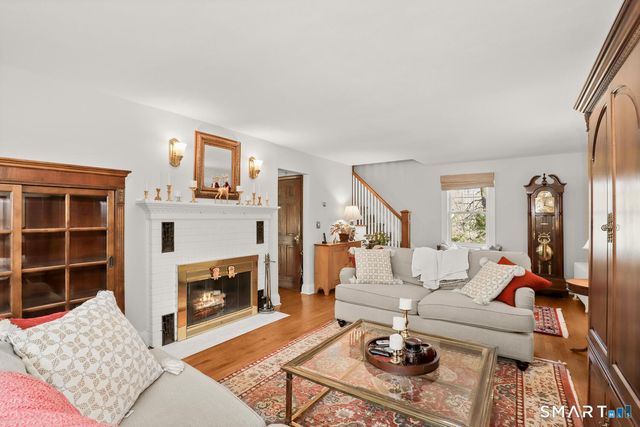 4 Kay Lane, Newtown, CT 06470