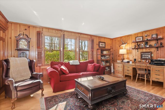 4 Kay Lane, Newtown, CT 06470