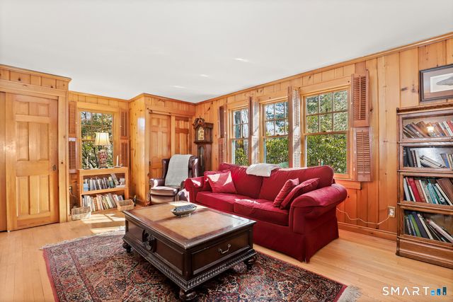 4 Kay Lane, Newtown, CT 06470