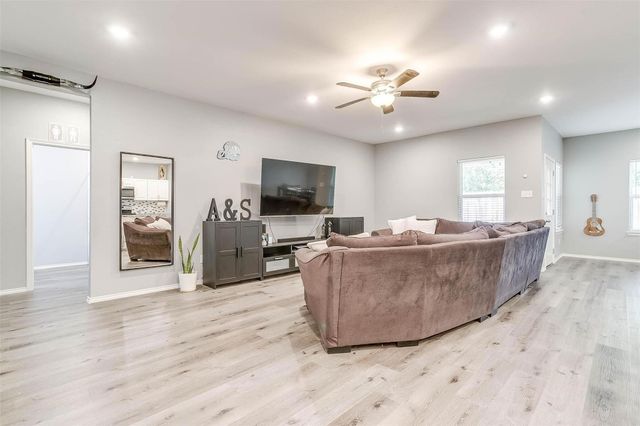 1119 Bell Street, Arlington, TX 76001