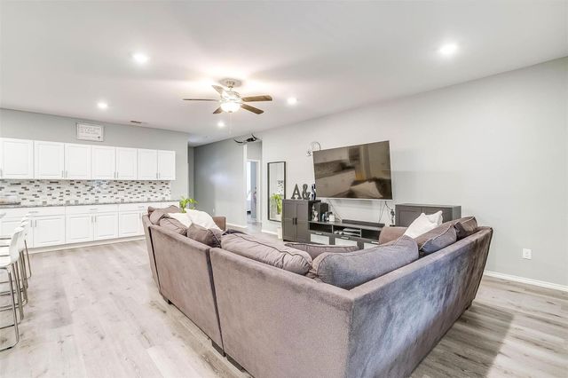 1119 Bell Street, Arlington, TX 76001