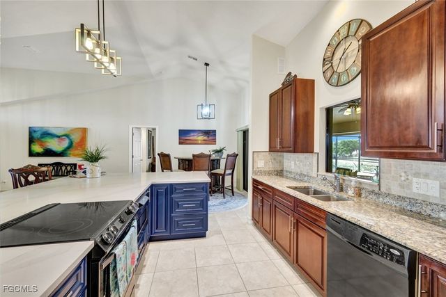 13 NW 8th TER, Cape Coral, FL 33993