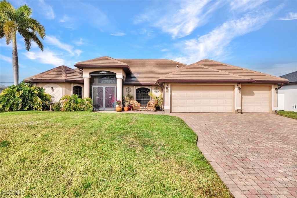 13 NW 8th TER, Cape Coral, FL 33993