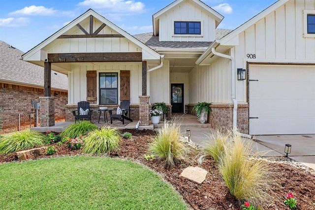 908 SE 30th Street, Moore, OK 73160