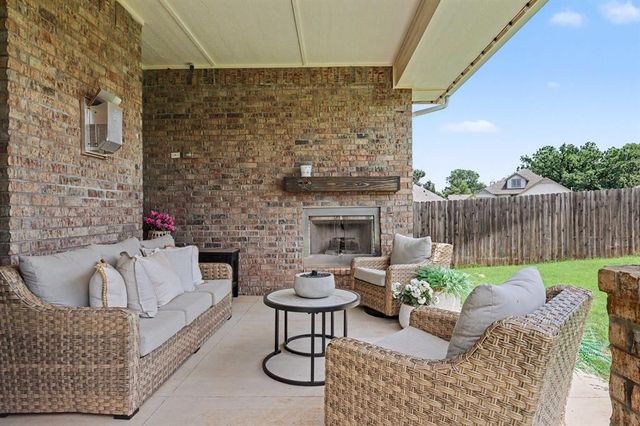 908 SE 30th Street, Moore, OK 73160