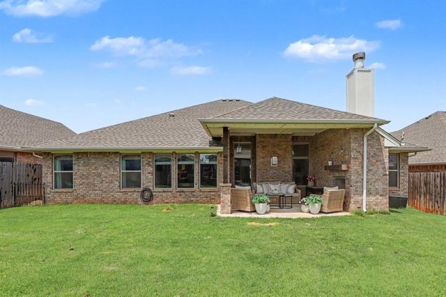 908 SE 30th Street, Moore, OK 73160