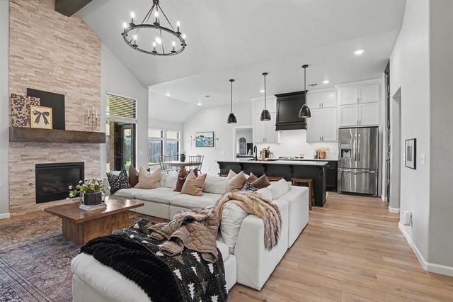 908 SE 30th Street, Moore, OK 73160