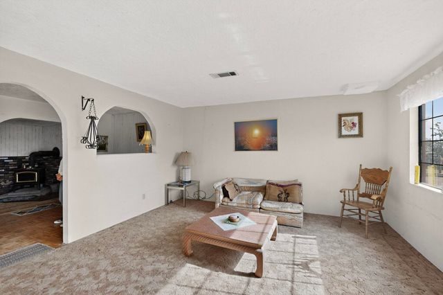 109 E Church Street, Edgewood, NM 87015