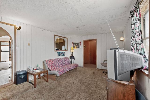 109 E Church Street, Edgewood, NM 87015