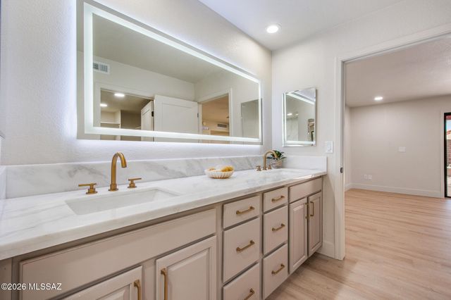 5635 N Camino De Las Estrellas, Tucson, AZ 85718