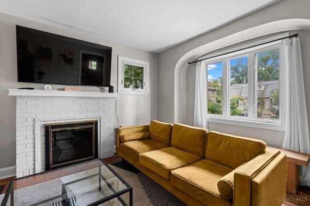 3445 Oak View Place, Cincinnati, OH 45209