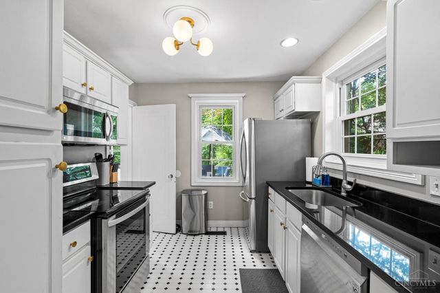 3445 Oak View Place, Cincinnati, OH 45209