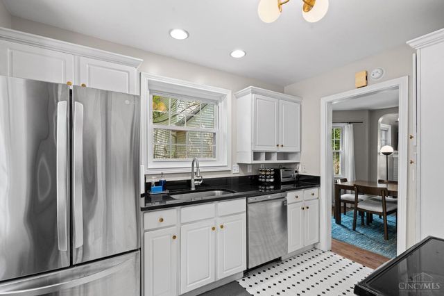 3445 Oak View Place, Cincinnati, OH 45209