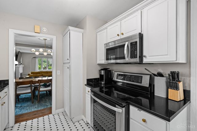 3445 Oak View Place, Cincinnati, OH 45209