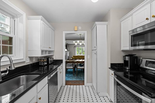 3445 Oak View Place, Cincinnati, OH 45209