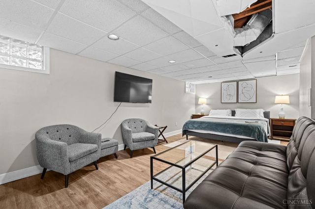 3445 Oak View Place, Cincinnati, OH 45209