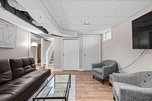 3445 Oak View Place, Cincinnati, OH 45209