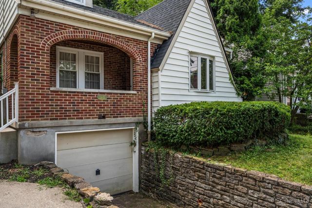 3445 Oak View Place, Cincinnati, OH 45209
