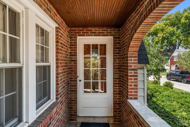 3445 Oak View Place, Cincinnati, OH 45209