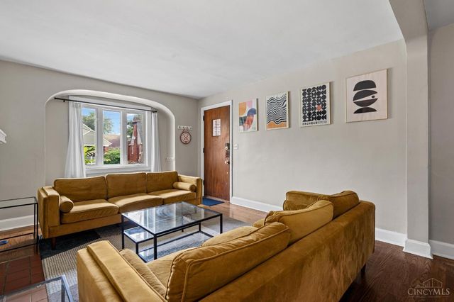 3445 Oak View Place, Cincinnati, OH 45209