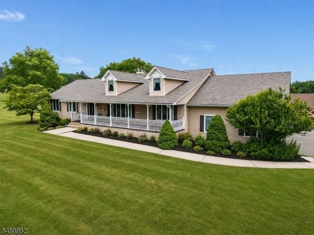 80 Deer Hill Rd, Tewksbury Twp., NJ 08833