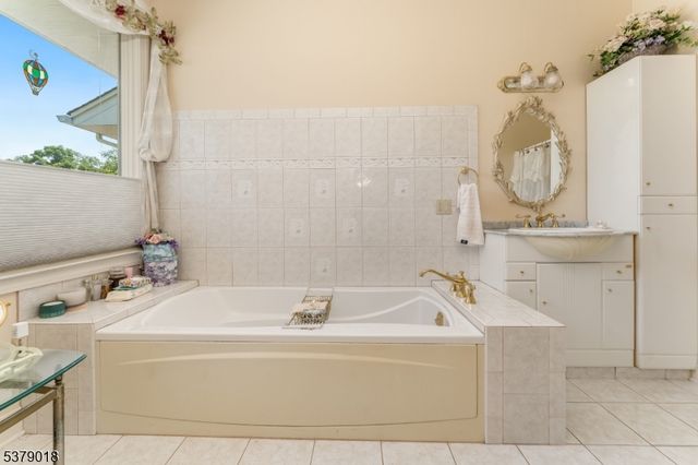 80 Deer Hill Rd, Tewksbury Twp., NJ 08833