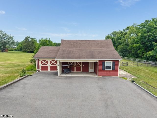 80 Deer Hill Rd, Tewksbury Twp., NJ 08833