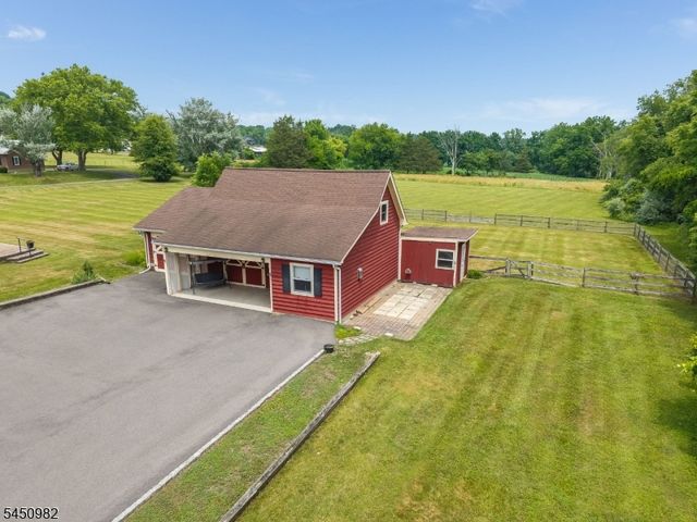 80 Deer Hill Rd, Tewksbury Twp., NJ 08833